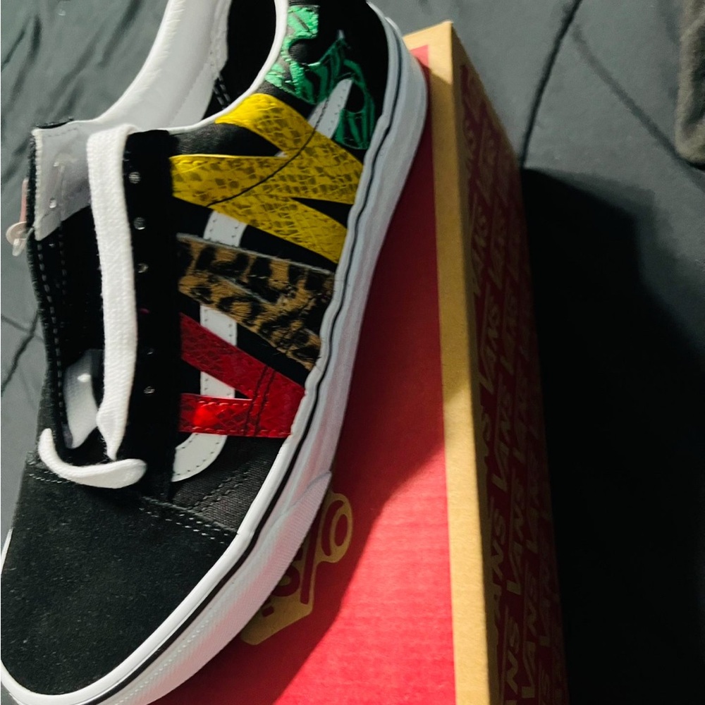 Vans Old Skool Black with Multicolor Accents - Picture 2 of 4
